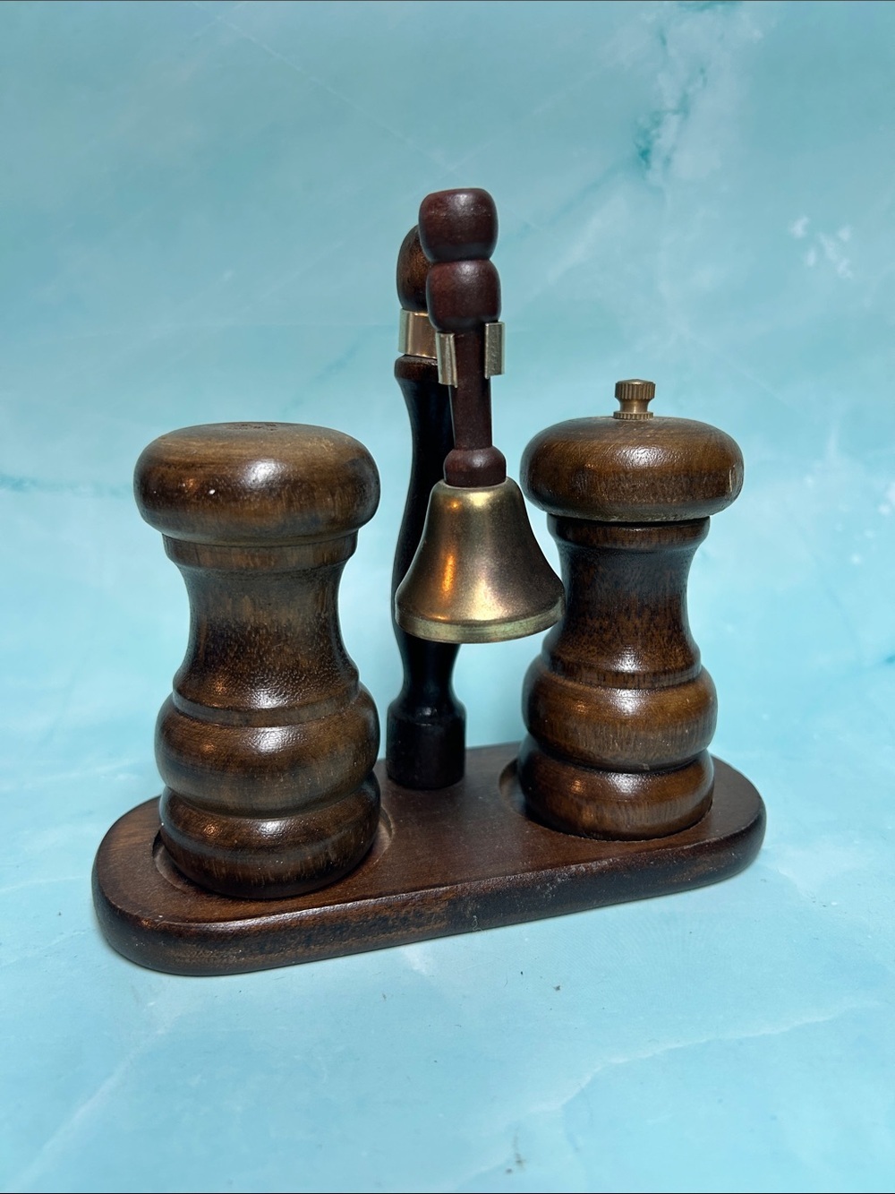 🔥🔥Vintage Wooden Salt and Pepper Shakers with Bell
